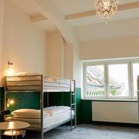 Bed in 10-Bed Mixed Dormitory Room with Shared Bathroom