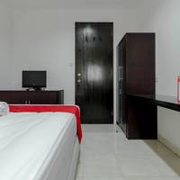 RedDoorz Double Room