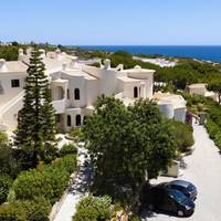 Superior One-Bedroom Apartment (2 Adults)