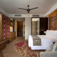 King Guest Room with Balcony