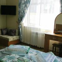 Family Room (3 Adults)