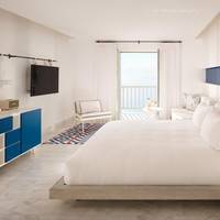 Panoramic Retreat Room 