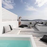 Nimbus Maisonette with Sea View and Private Jacuzzi