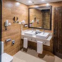 Double or Twin Room (1 Adult + 1 Child)