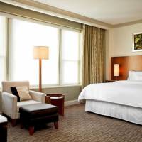 Deluxe, Larger Guest room, 1 King