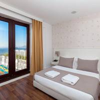 Queen Suite with Sea View