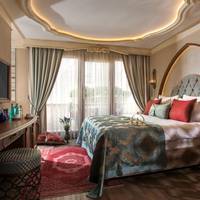 Suite with Hot Tub