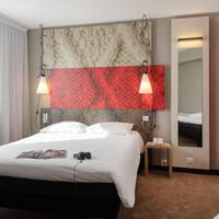Standard Room with One Double Bed and One Single Bed