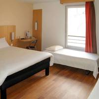 Standard Room with 1 double bed and 1 single bed