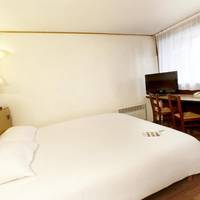 Triple Room with 1 Double Bed and 1 Child Bed