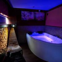 Suite with Hot Tub