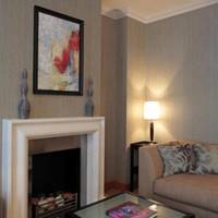 Deluxe Three-Bedroom Apartment