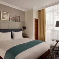 Queens Gate Deluxe King Room