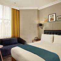 Queens Gate Deluxe Queen Room