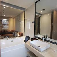 Deluxe Business Queen Room