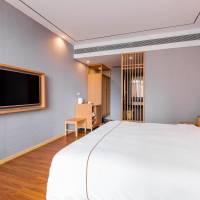 Business Queen Room