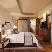 Ultra Sassy Double Suite