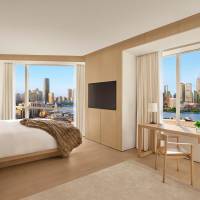Pearl Tower View King Bed Room