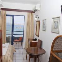 Triple Room with Sea View and Balcony