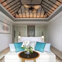 Deluxe Pool Suite (King)