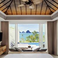 Premium Ocean Pool Suite King