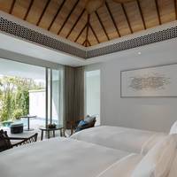 Deluxe Garden Pool Suite Twin