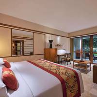 1 King Bed Club Access Deluxe