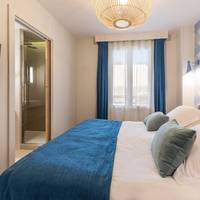 Standard Two-Bedroom Apartment with Terrace - Port View (6 People)