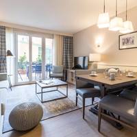 Standard Two-Bedroom Apartment - Street Side (6 People)