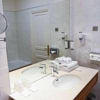 Classic Queen Room with Extra Bed