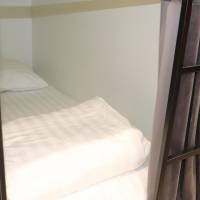 Capsule in Mixed Dormitory Room