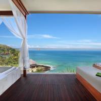 Luxury Suite with Spa Bath and Ocean View