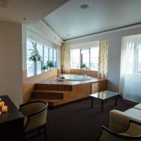 Queen Suite with Spa Bath