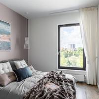 Luxury One-Bedroom Apartment with balcony,  River and City View 2/26