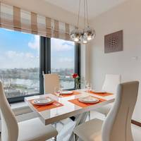 Luxury Two-Bedroom Apartment with Balcony and River View 4/14
