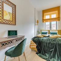 Luxury Two-Bedroom Apartment with Balcony B46