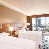 Guest room, 2 Queen, City view