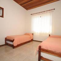 Three Bedroom House (6 Adults)