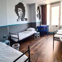 Single Bed in Mixed Dormitory Room (4 Persons)