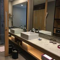 Premier Twin Room, Guest room, 2 Twin/Single Bed(s) with Happy hours (1+1 IMFL, Selected Brands) and 1 way airport transfers