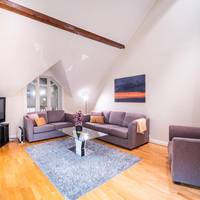 Deluxe Three Bedroom Apartment 