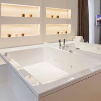 King Room with Spa Bath