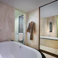 Lagoon Access King Suite