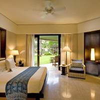 Accessible Deluxe King Room with Lagoon View