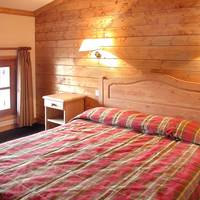 Four-Bedroom Apartment (10 Adults)