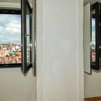Apartment with Old City View