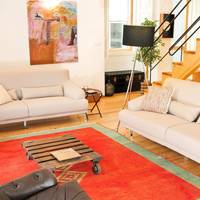 Deluxe One-Bedroom Apartment