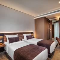Family (Single+Twin Bed) Connnected Suite City View
