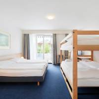 Sextuple Room with Balcony