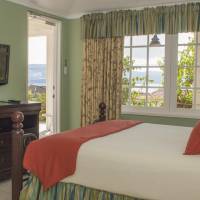 Queen Standard Room